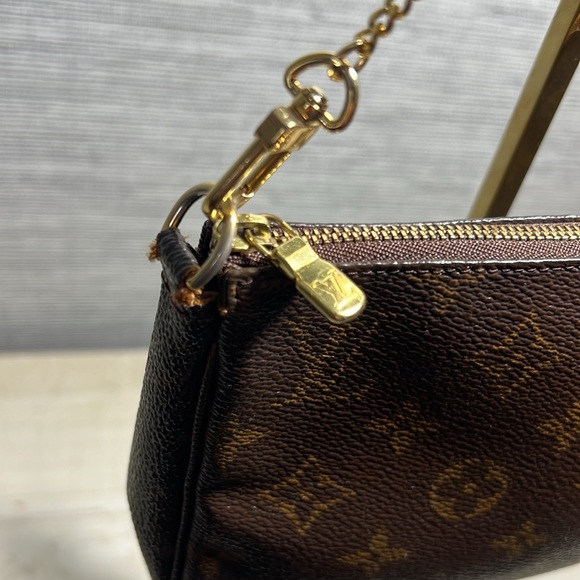 Louis Vuitton Pouch Bag Pochette Monogram ✅COA Included - Picture 6 of 16